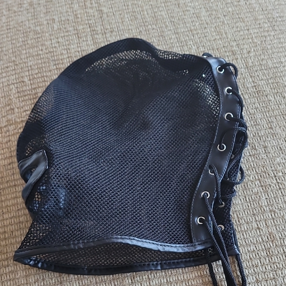Source Unknown Black Mesh Face Mask